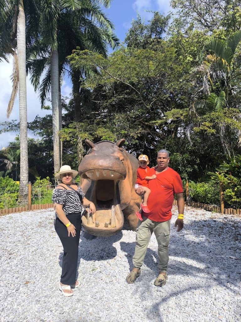 Familia de viajeros de Viajemos NG en la Hacienda Nápoles